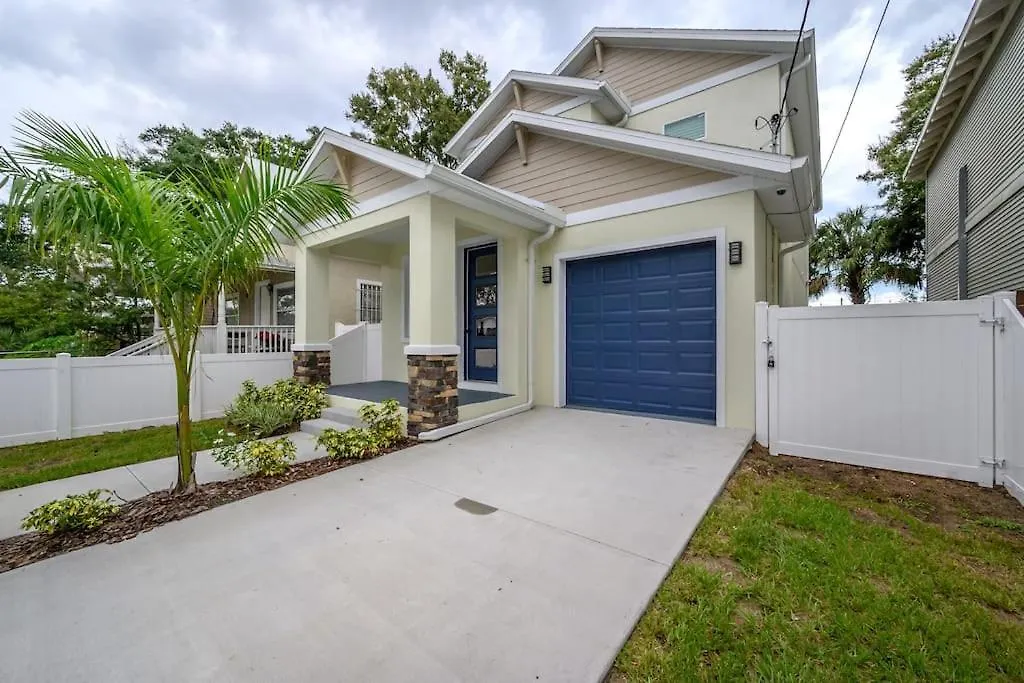 Cozy And Spacious 4Br House With Pool In Tampa Casa de Férias