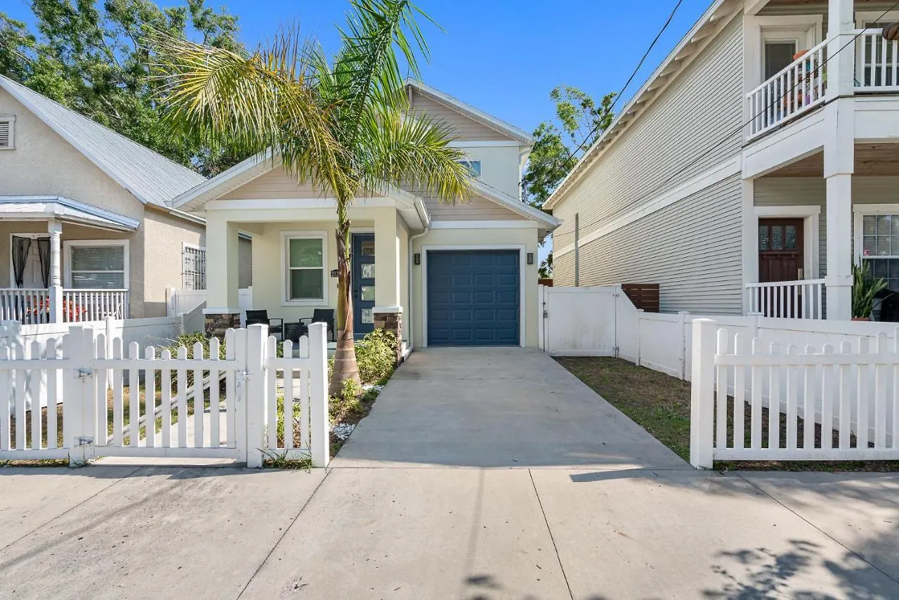 Cozy And Spacious 4Br House With Pool In Tampa Estados Unidos da América