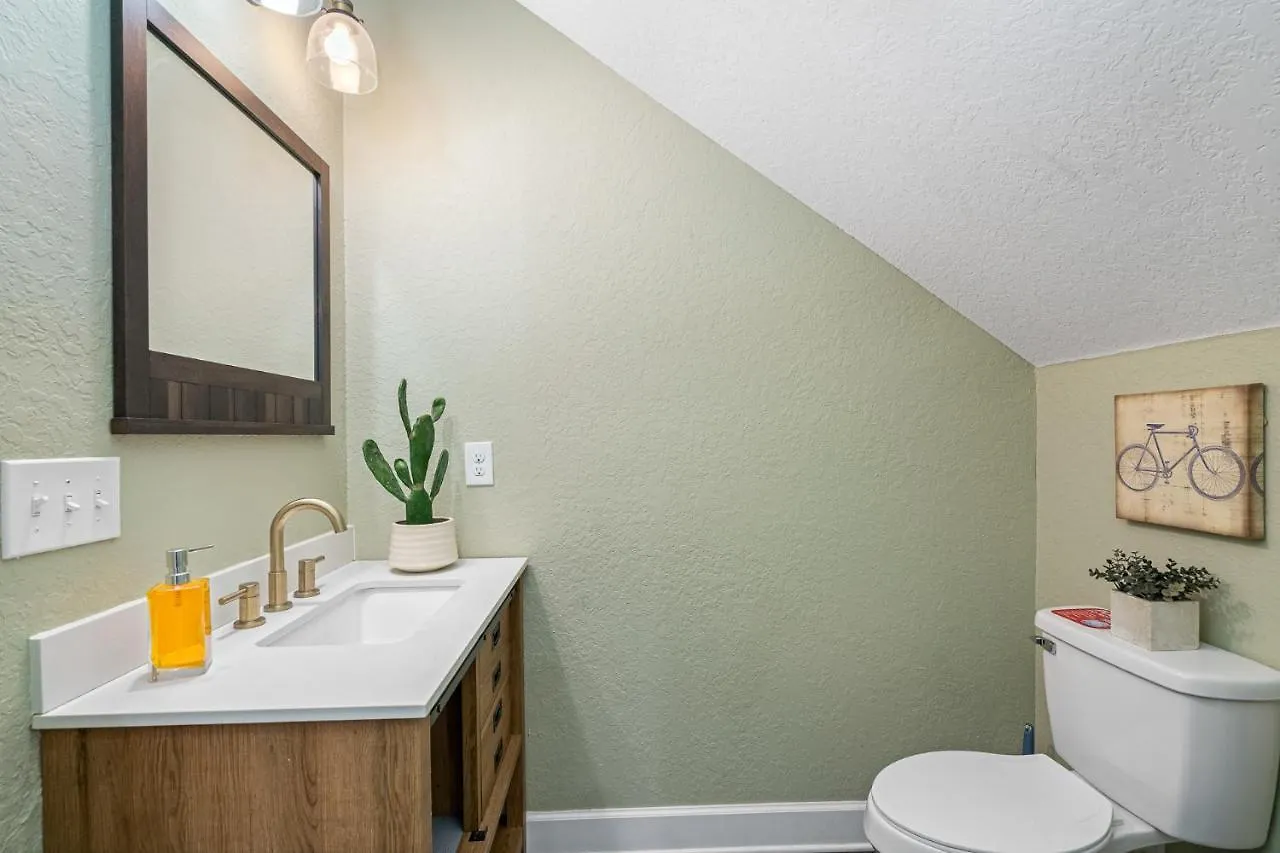 Cozy And Spacious 4Br House With Pool In Tampa