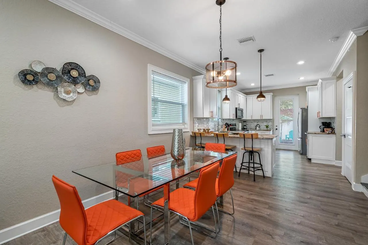 Holiday home Cozy And Spacious 4Br House With Pool In Tampa United States