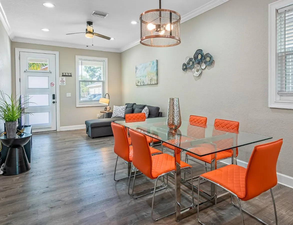 Cozy And Spacious 4Br House With Pool In Tampa