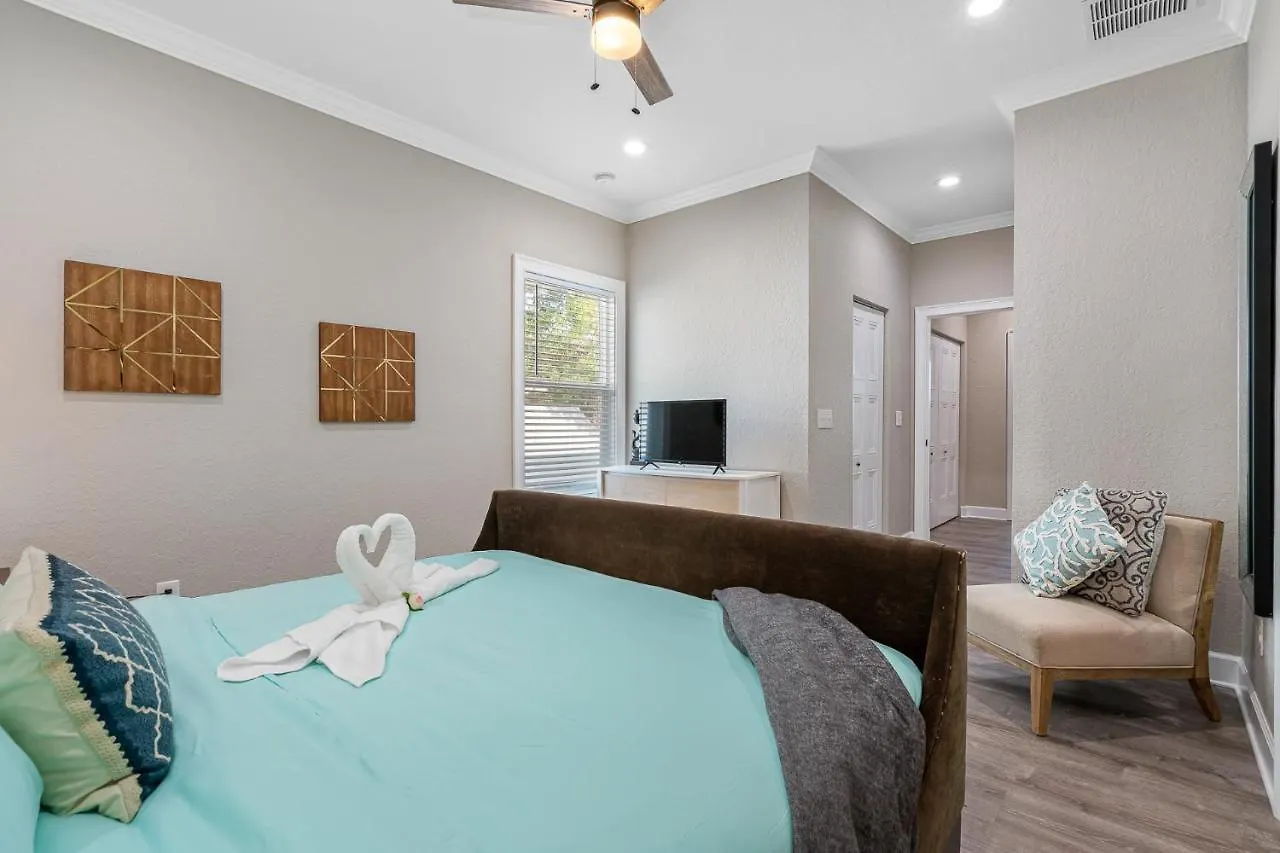 Cozy And Spacious 4Br House With Pool In Tampa